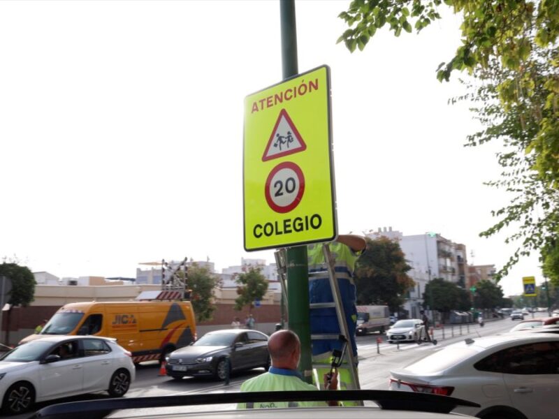 El Ayuntamiento refuerza la seguridad vial en 50 colegios con una inversión de 100.000 euros