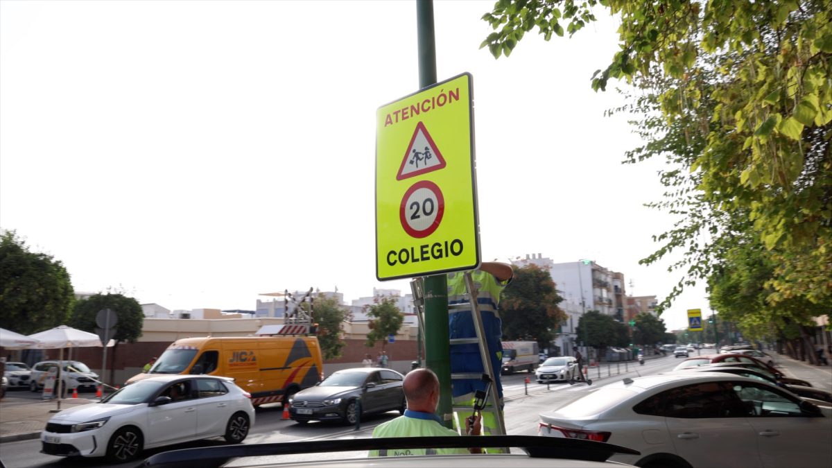 El Ayuntamiento refuerza la seguridad vial en 50 colegios con una inversión de 100.000 euros