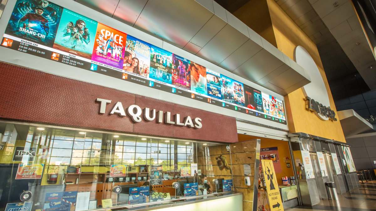 Taquillas de CineZona en el centro comercial Zona Este