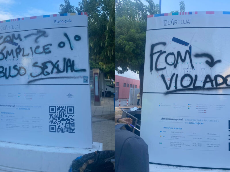 Pintadas en los carteles informativos de la Cartuja