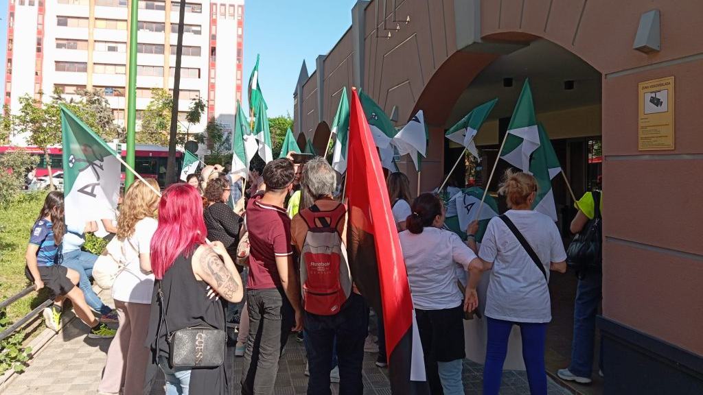Manifestación de las Kellys de Andalucía junto al Hotel Vértice