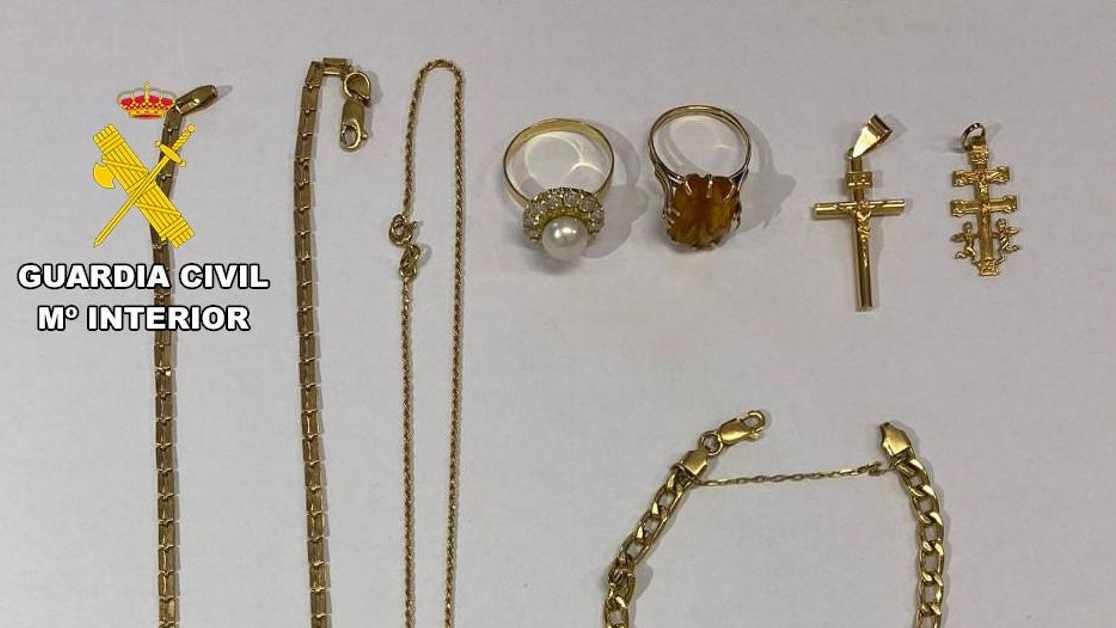 Las joyas que había sustraído a sus propios familiares