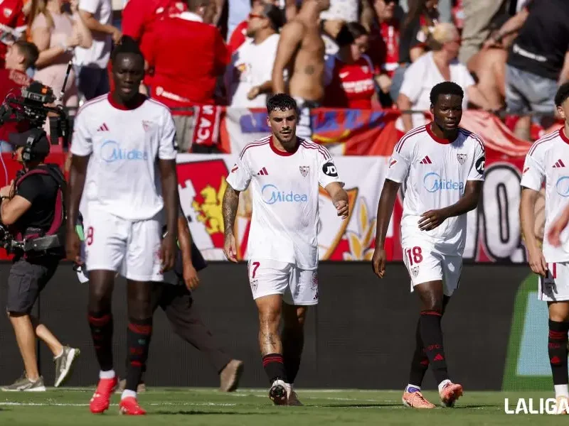 Agoumé, Mendy y Vargas tras el segundo gol - La Liga