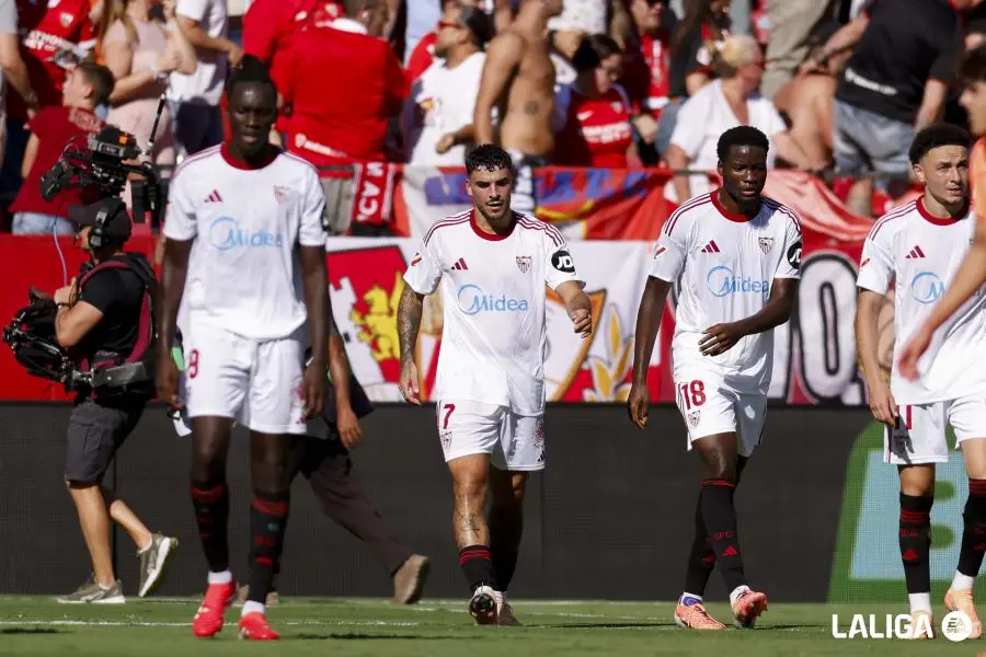 Agoumé, Mendy y Vargas tras el segundo gol - La Liga