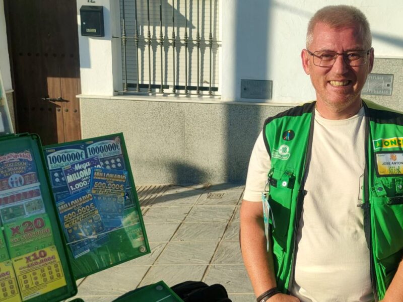 El vendedor de la ONCE que ha repartido el premio en Las Cabezas, José Antonio García