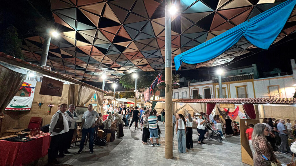 Ambiente en la jornada inaugural de la Recreación Histórica del Pronunciamiento de Riego. en Las Cabezas de San Juan / Ayuntamiento de Las Cabezas