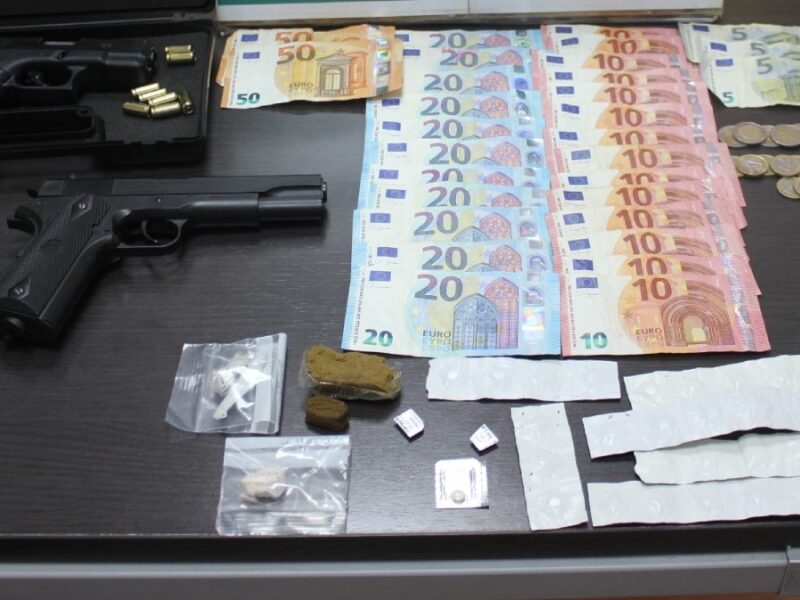 Desmantelado un punto de venta de drogas en Carmona con dos detenidos