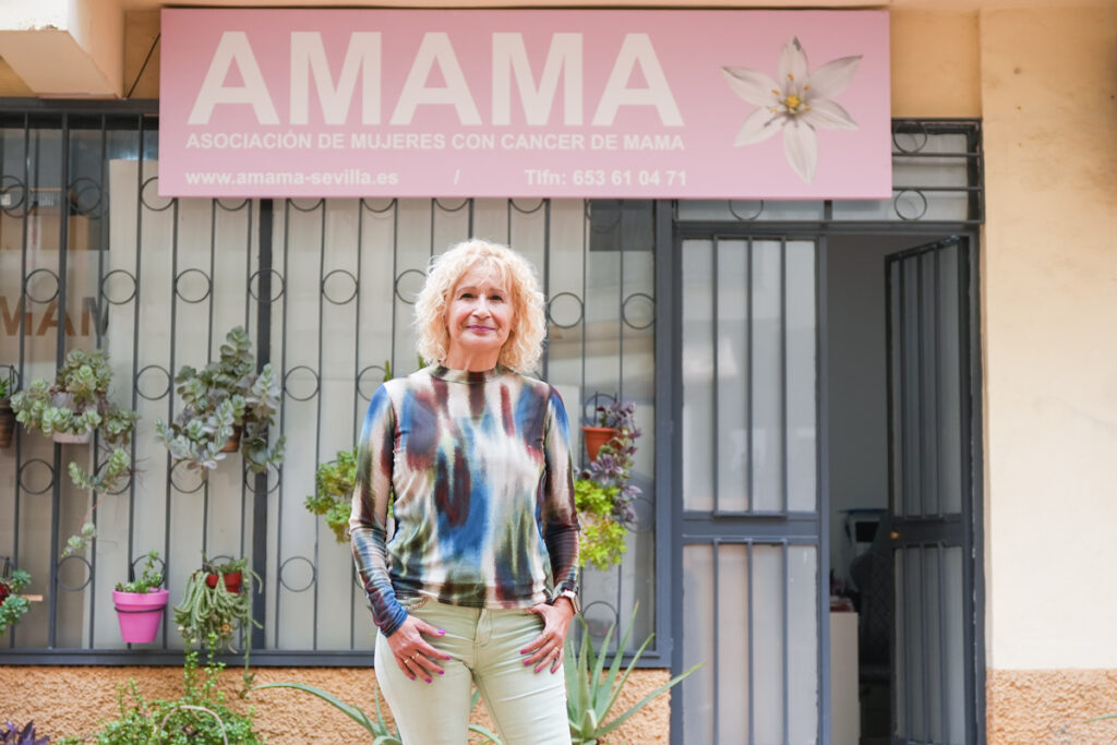 Ángela Claverol, presidenta de Amama, en la sede de la asociación - Marina Ortiz / Coral Gata