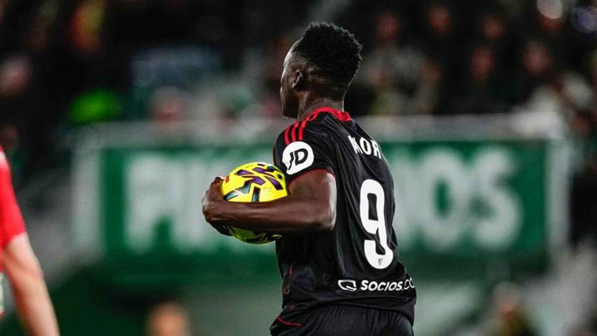 El Sevilla se aferra a Akor Adams para rescatar un empate agónico en Elche