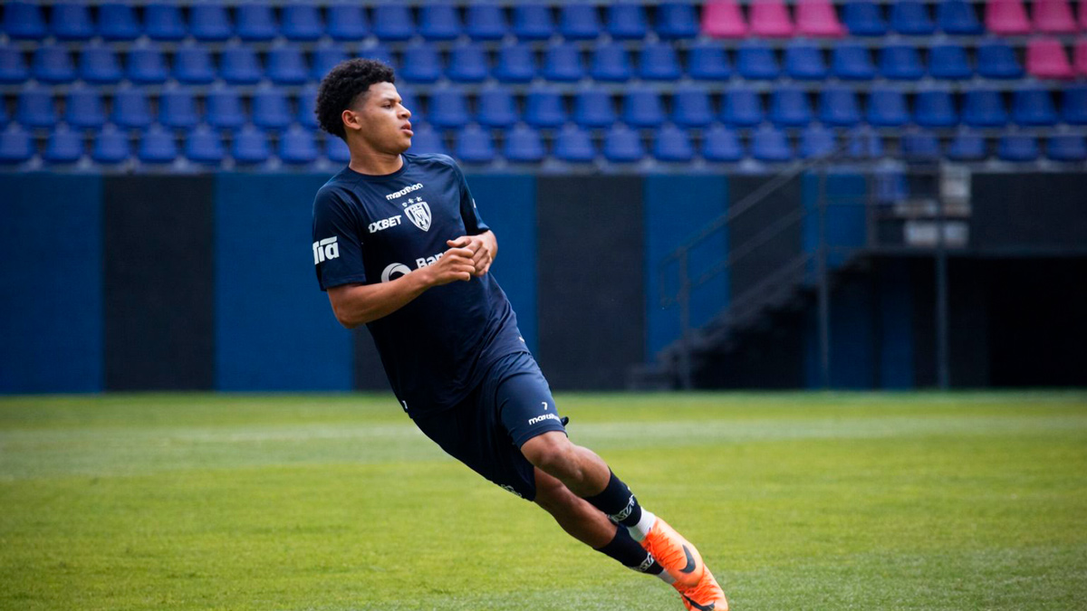 El Sevilla FC ata a Patrik Mercado